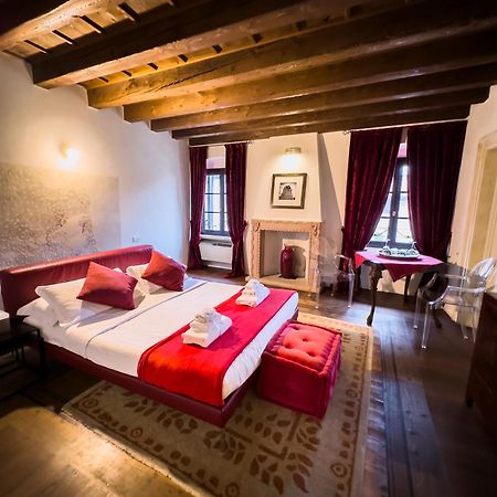 Truly Verona - Delle Erbe Suites Luaran gambar