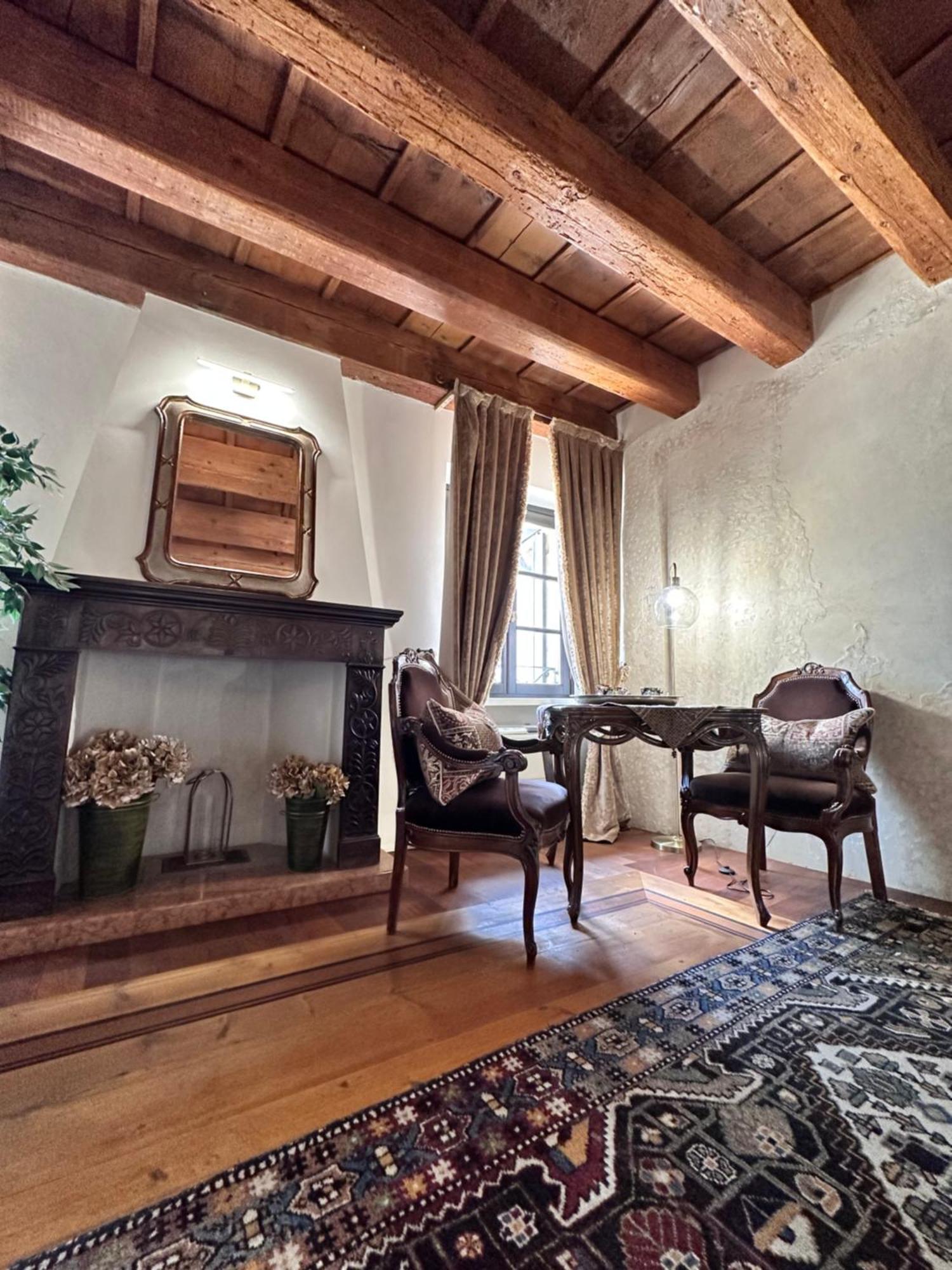 Truly Verona - Delle Erbe Suites Luaran gambar