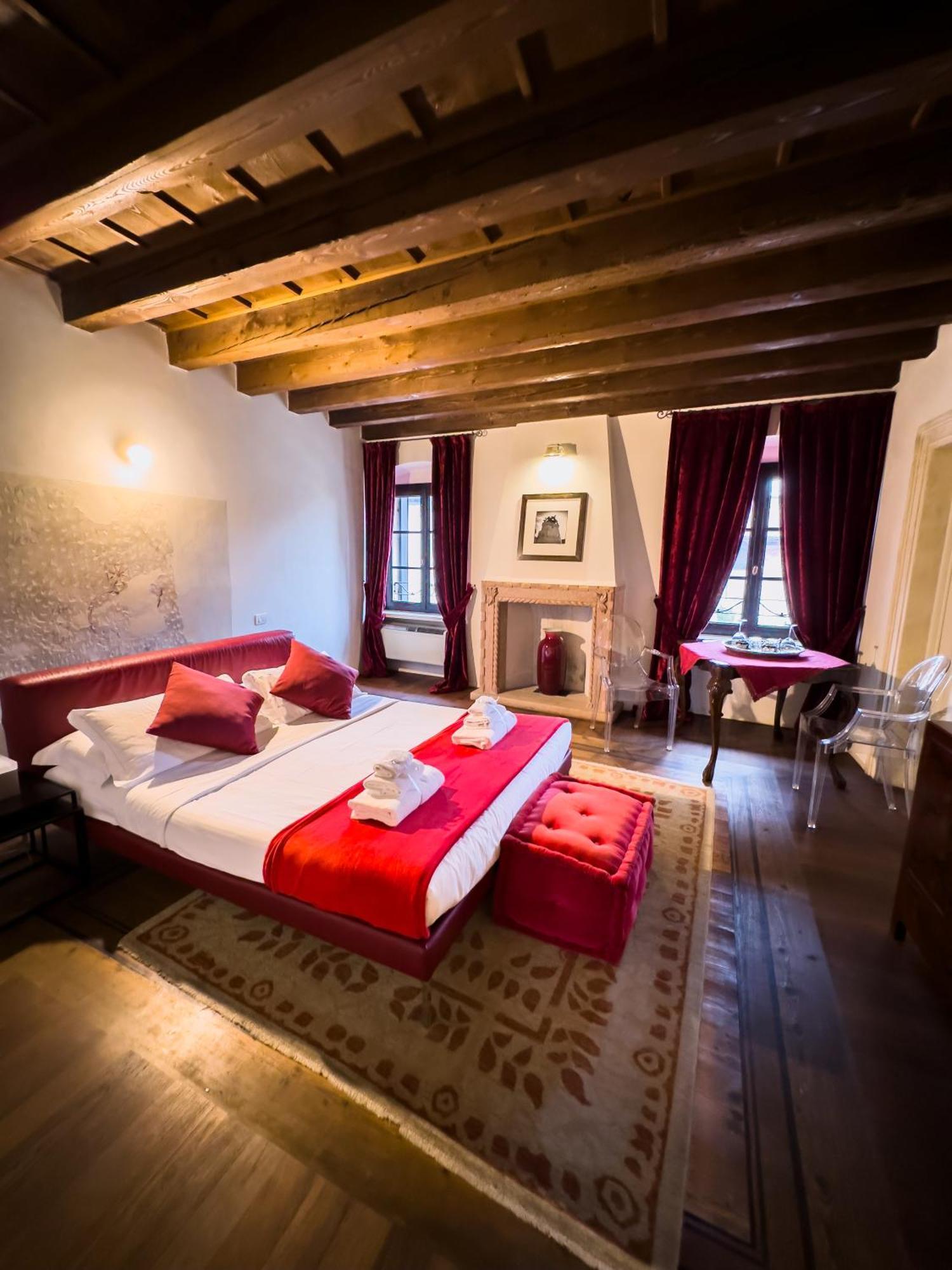 Truly Verona - Delle Erbe Suites Luaran gambar