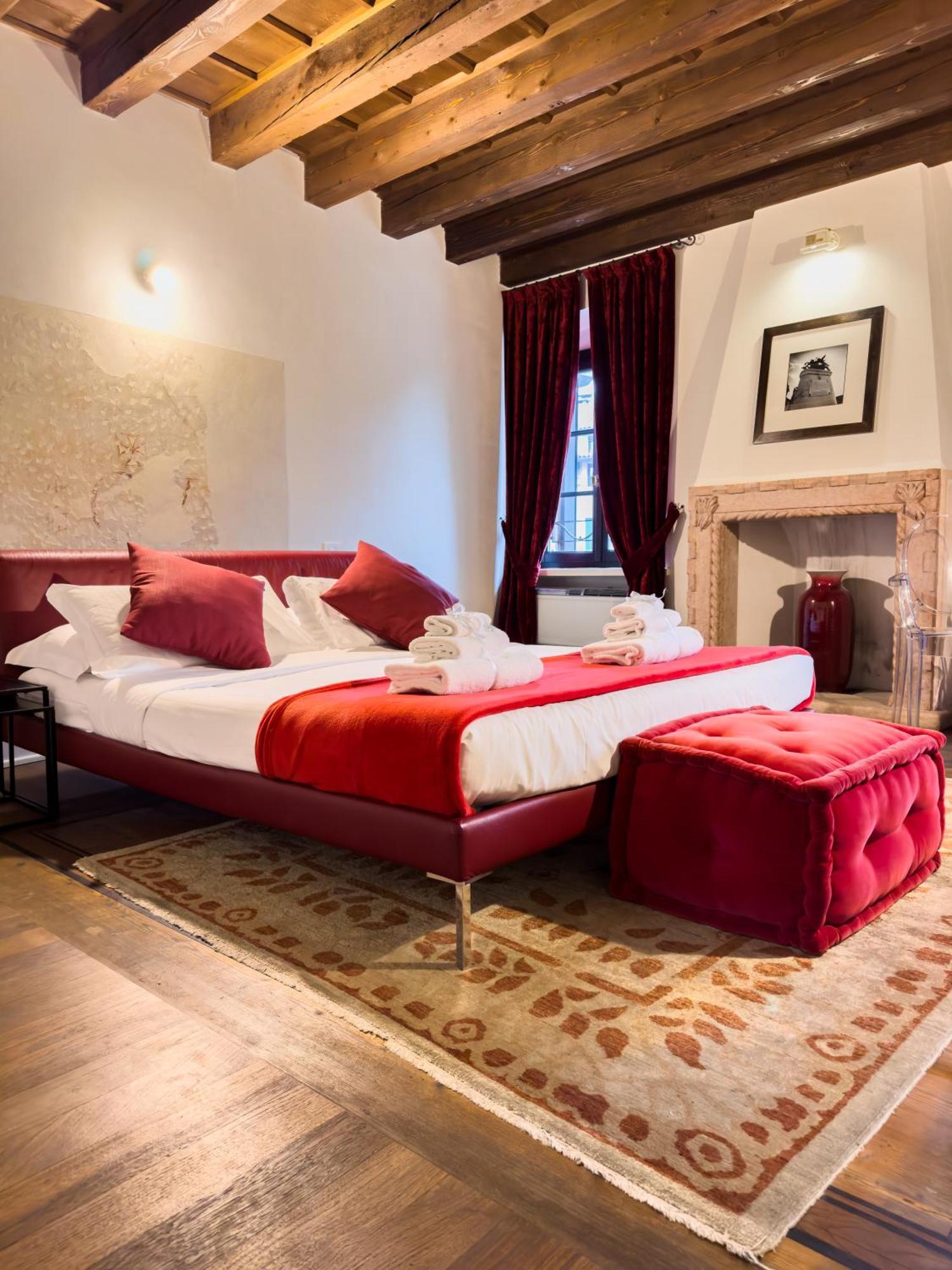 Truly Verona - Delle Erbe Suites Luaran gambar