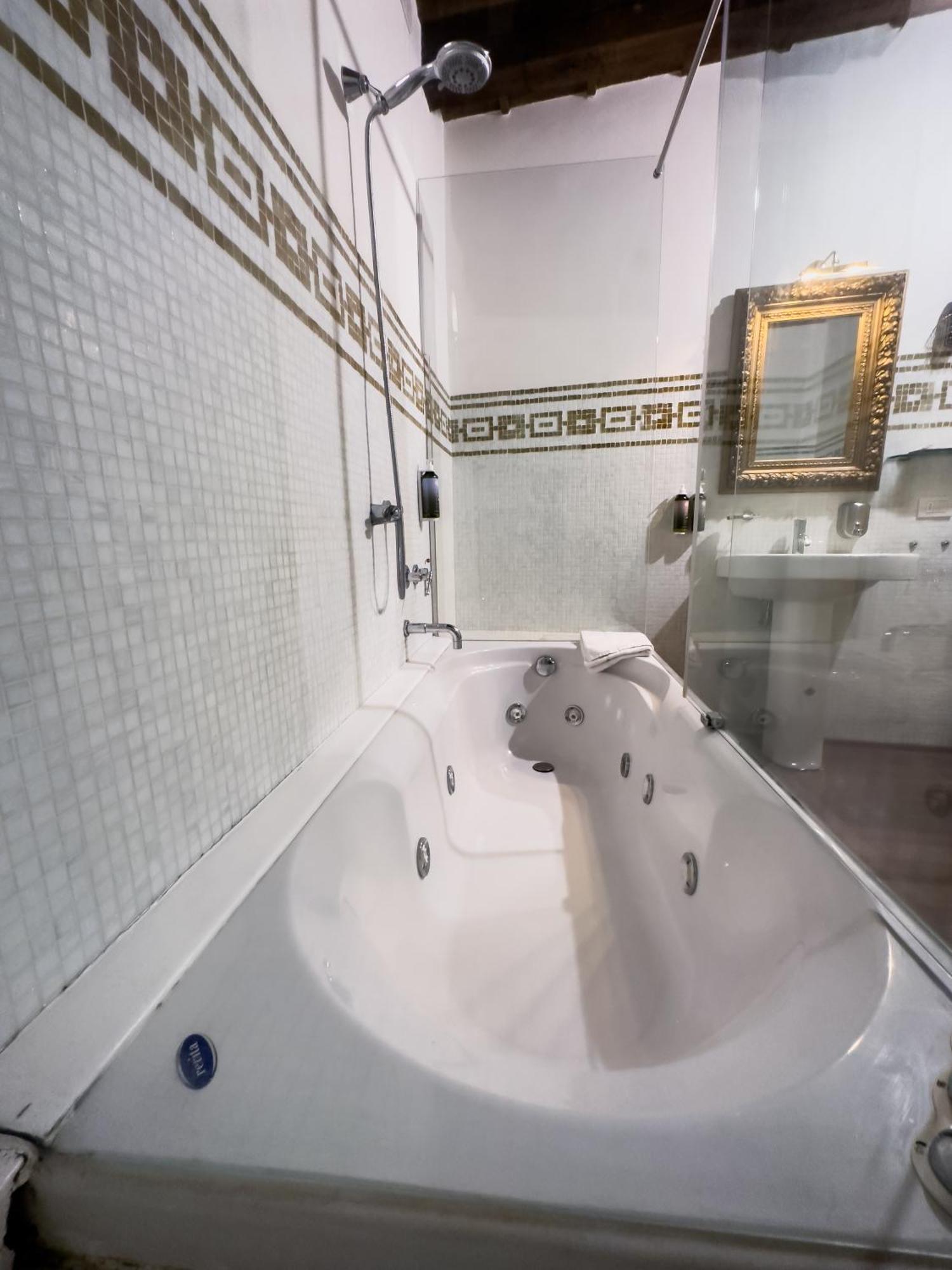 Truly Verona - Delle Erbe Suites Luaran gambar