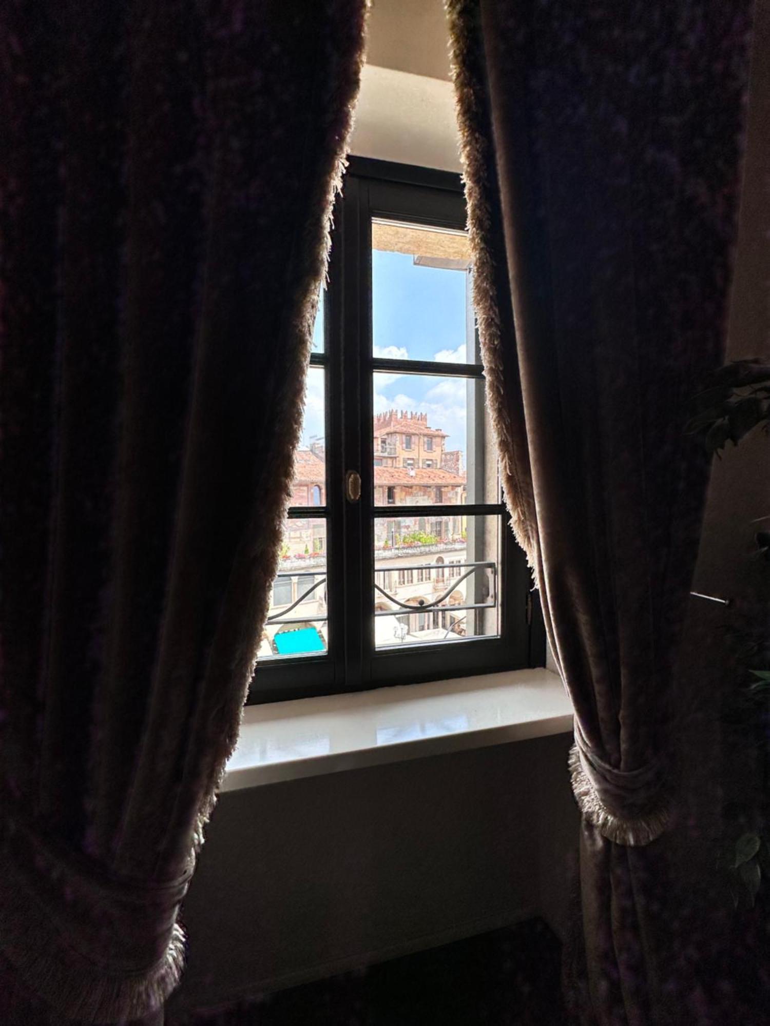 Truly Verona - Delle Erbe Suites Luaran gambar
