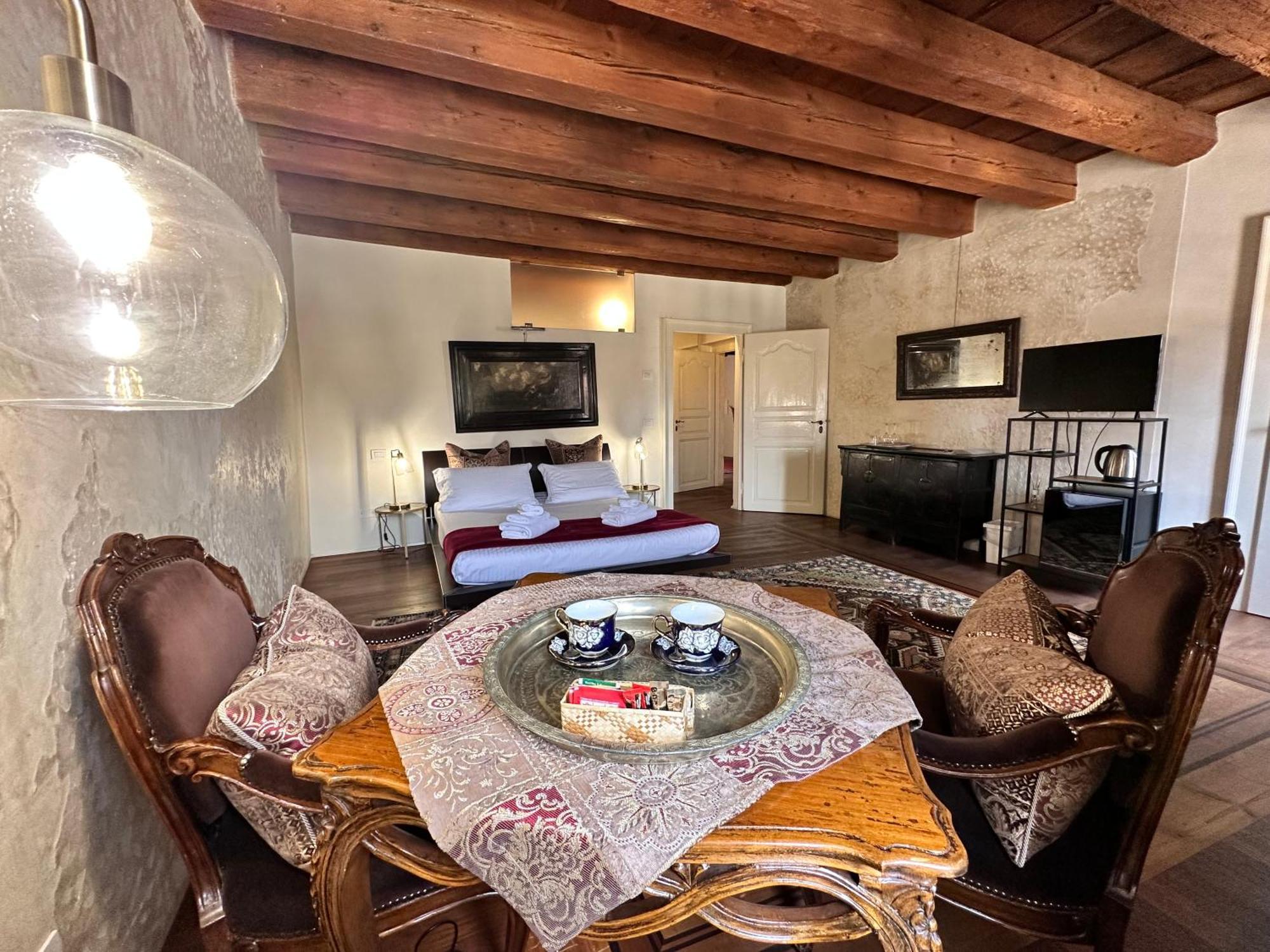 Truly Verona - Delle Erbe Suites Luaran gambar