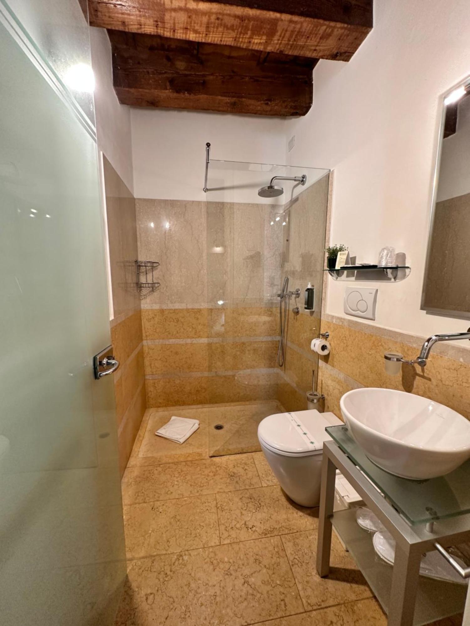 Truly Verona - Delle Erbe Suites Luaran gambar