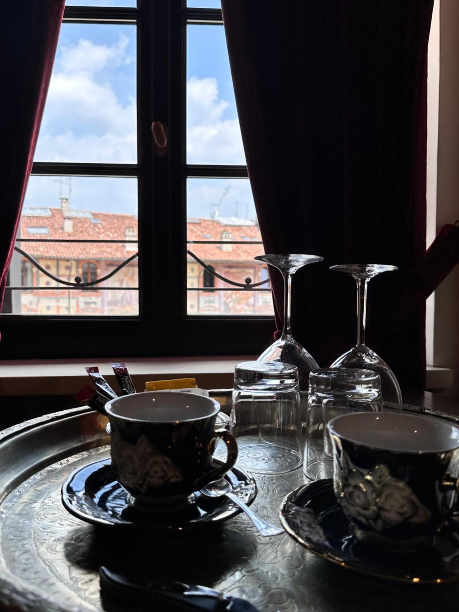 Truly Verona - Delle Erbe Suites Luaran gambar