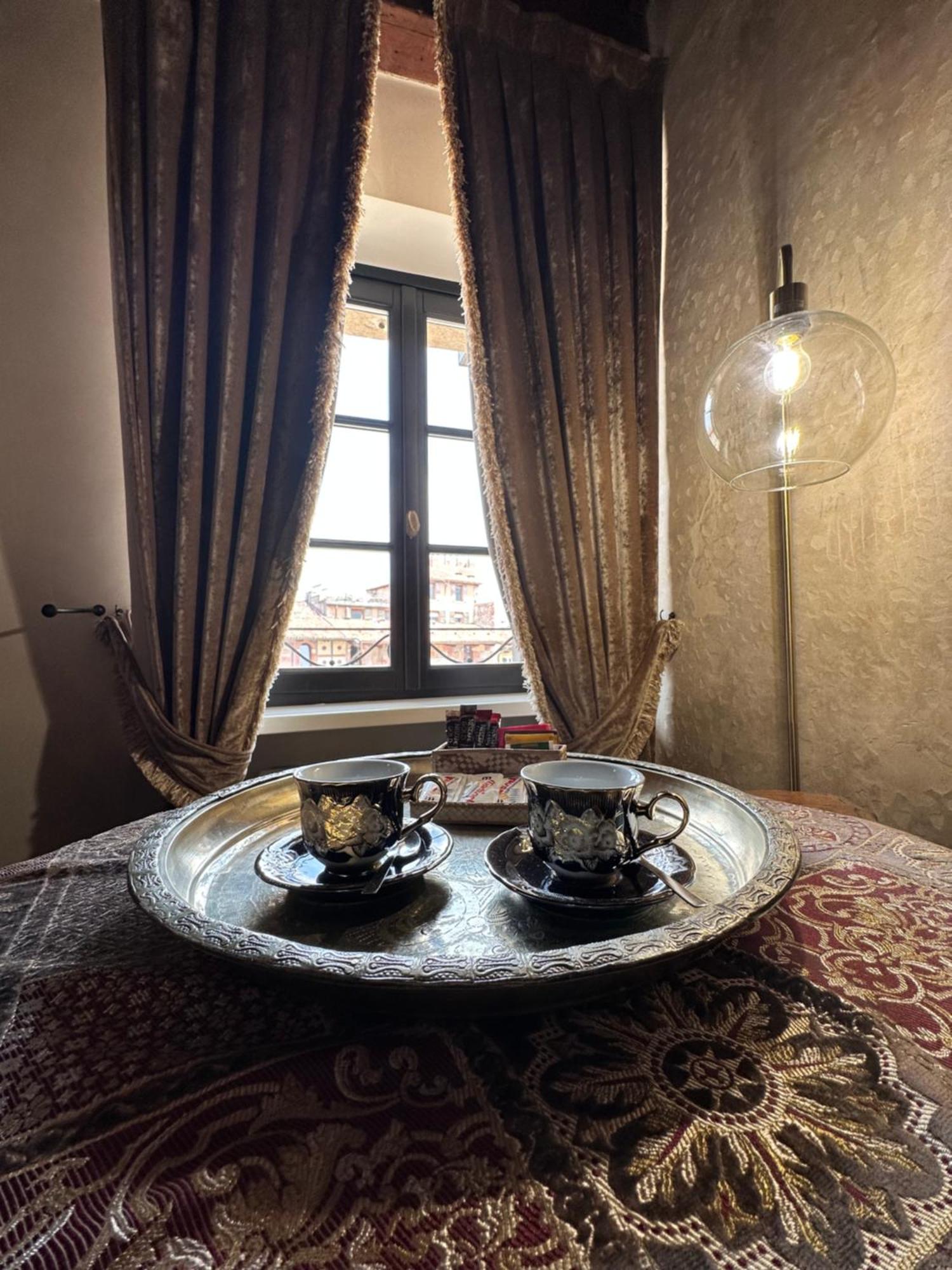 Truly Verona - Delle Erbe Suites Luaran gambar