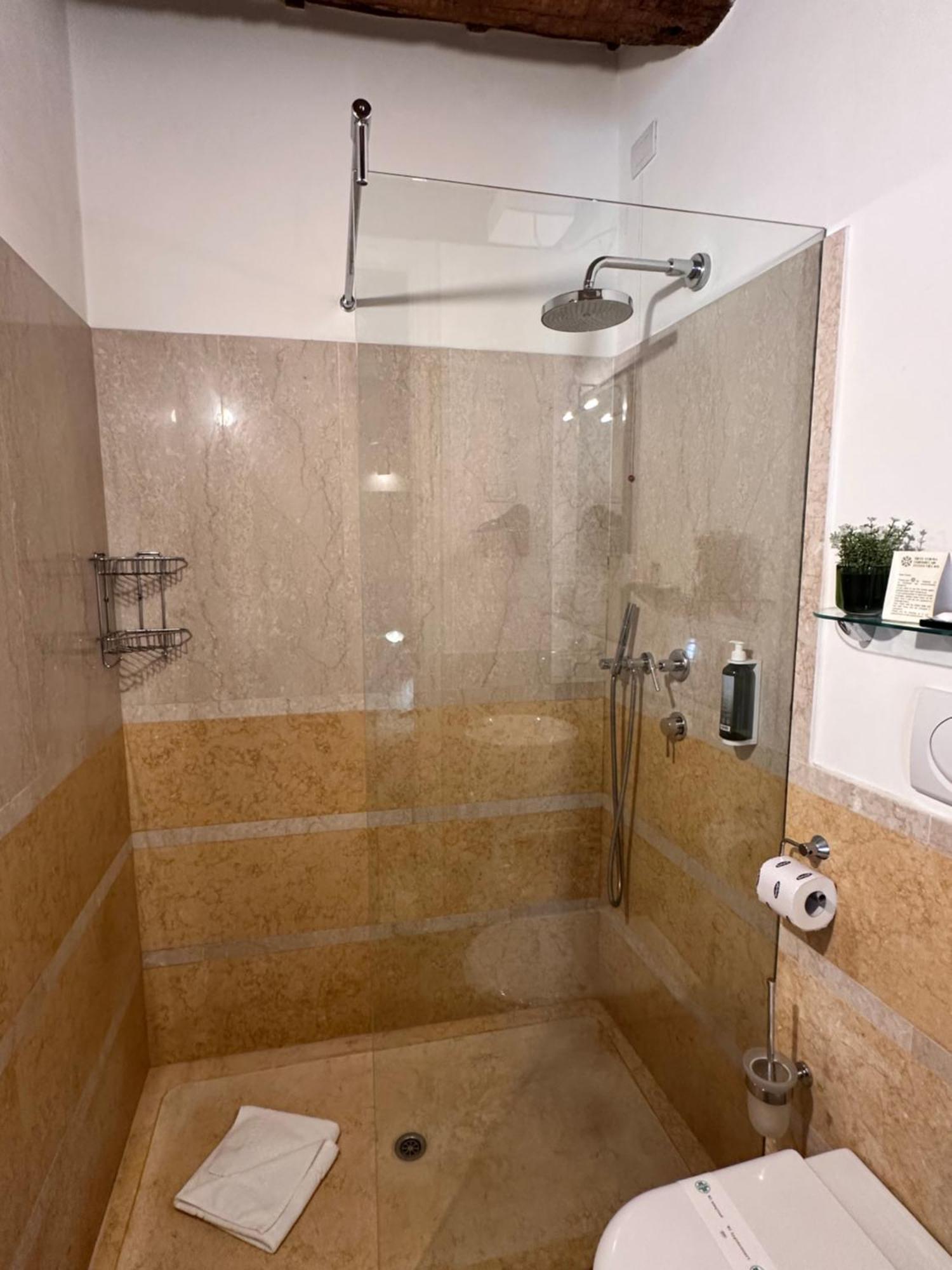 Truly Verona - Delle Erbe Suites Luaran gambar