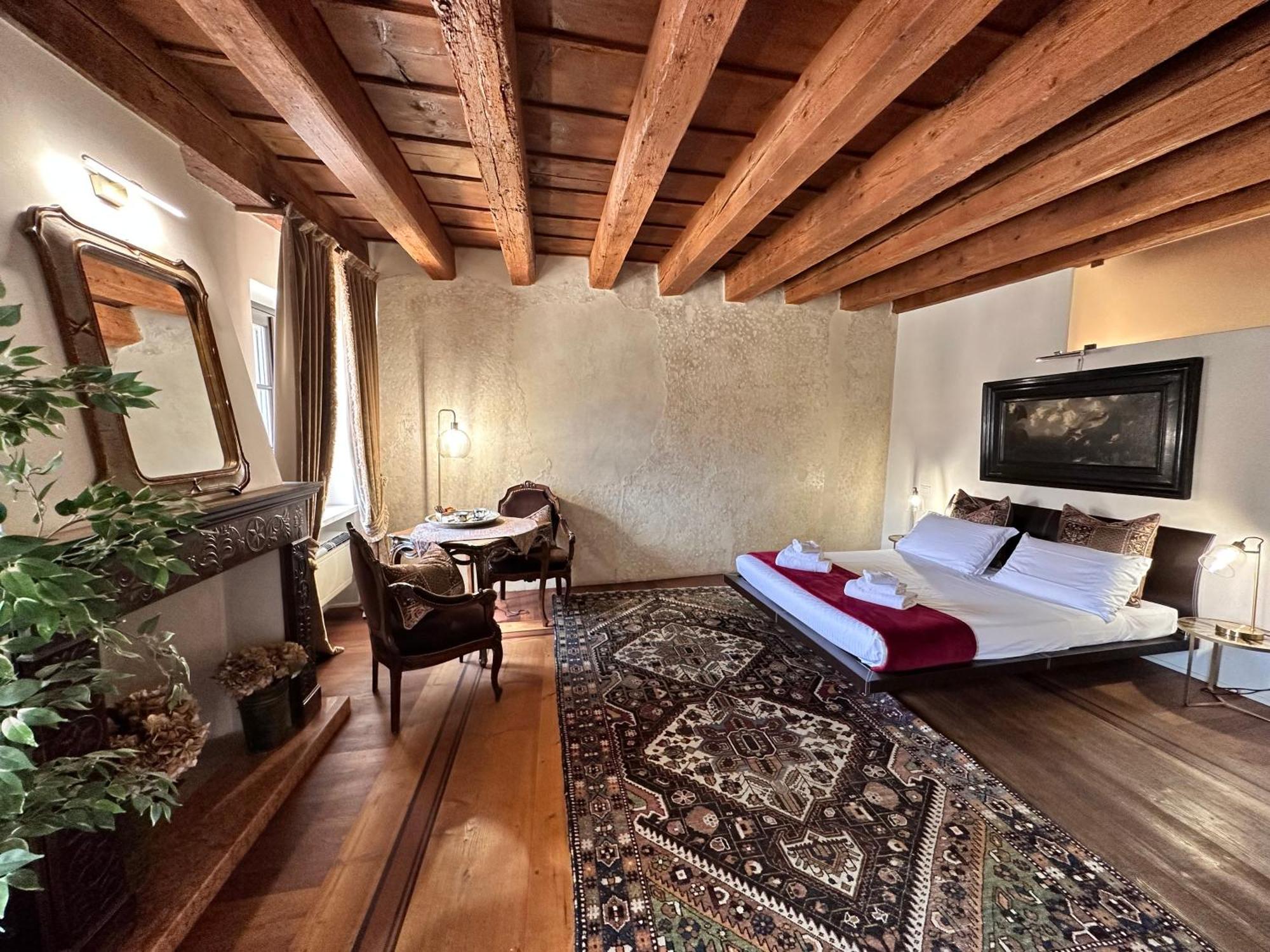 Truly Verona - Delle Erbe Suites Luaran gambar