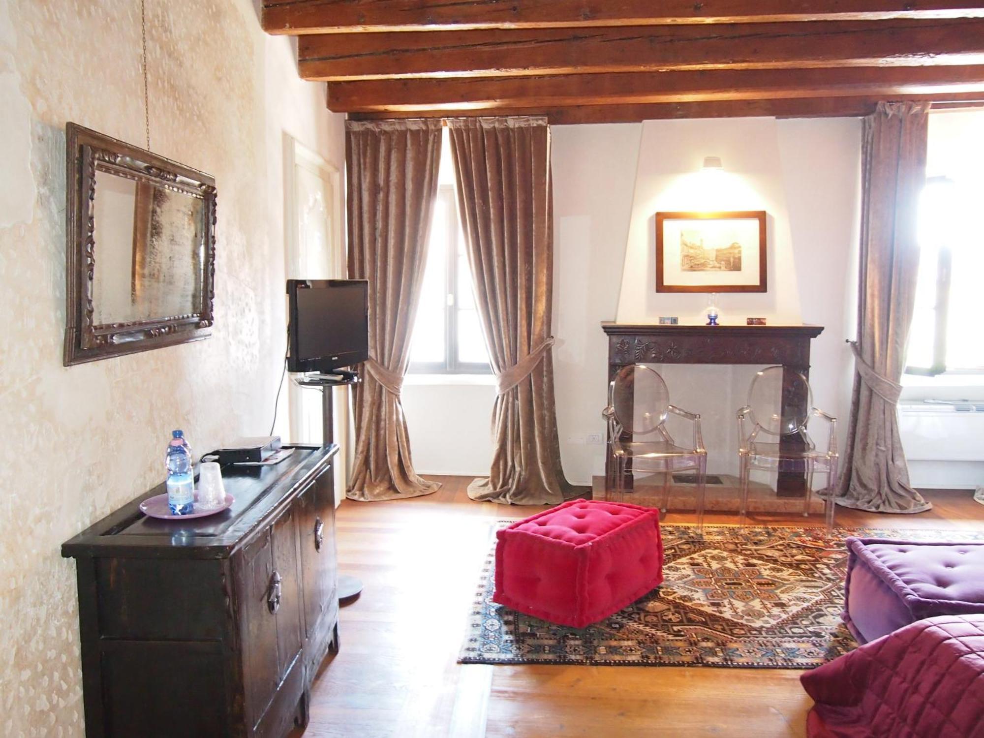 Truly Verona - Delle Erbe Suites Bilik gambar